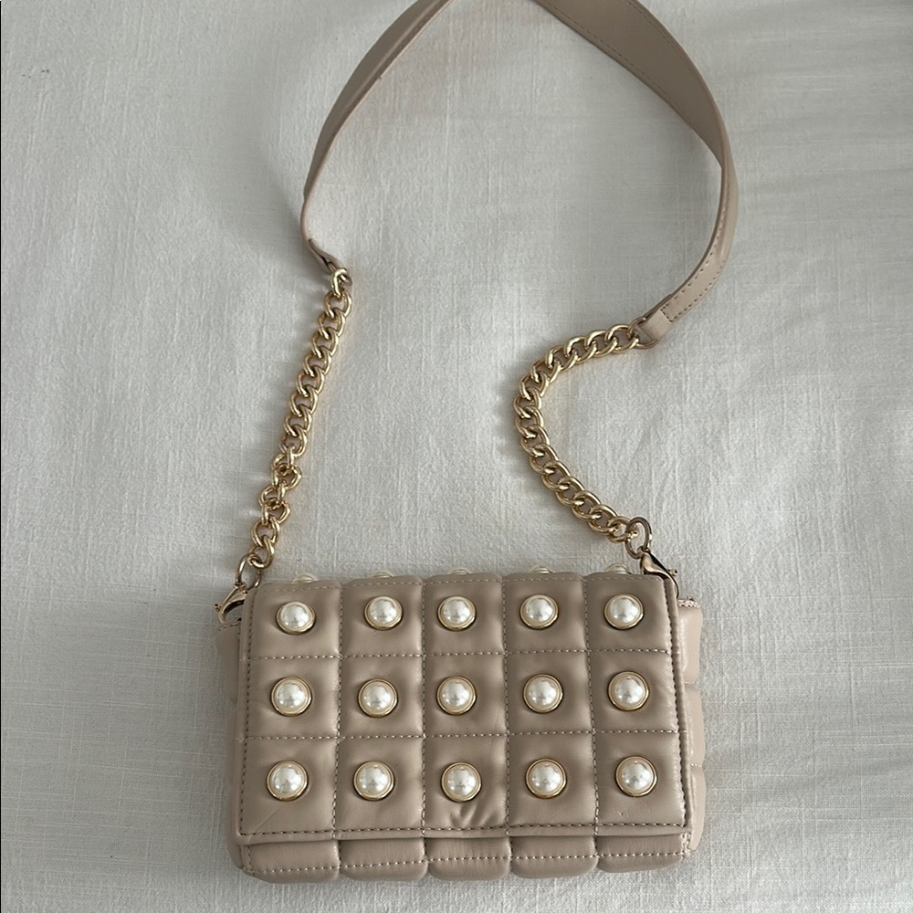 Elegant Cream Quilted Shoulder Bag